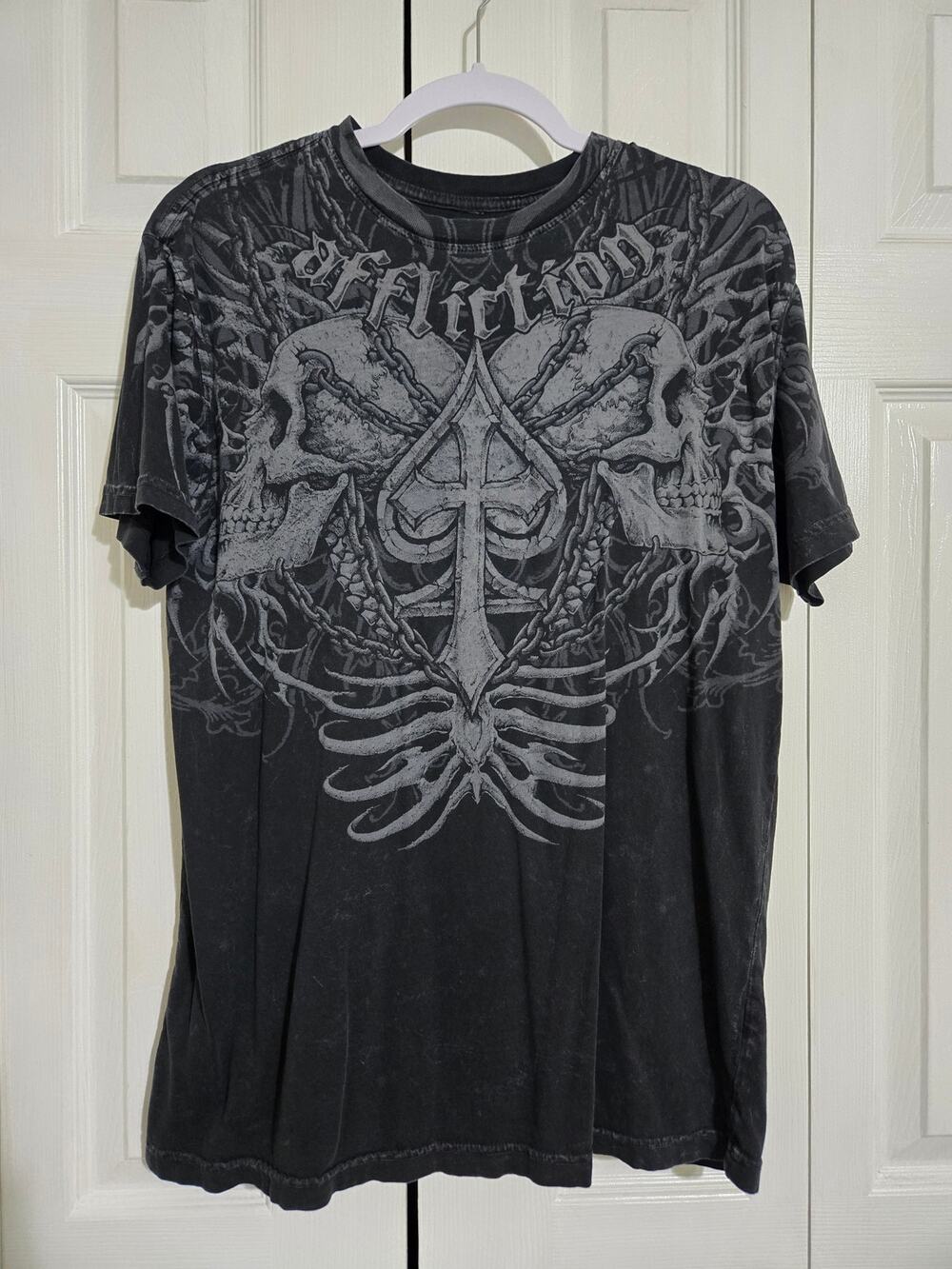 Affliction medium men's dark gray graphic tshirt